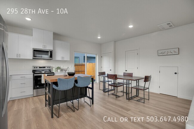 Building Photo - 295 SE 28th Ave