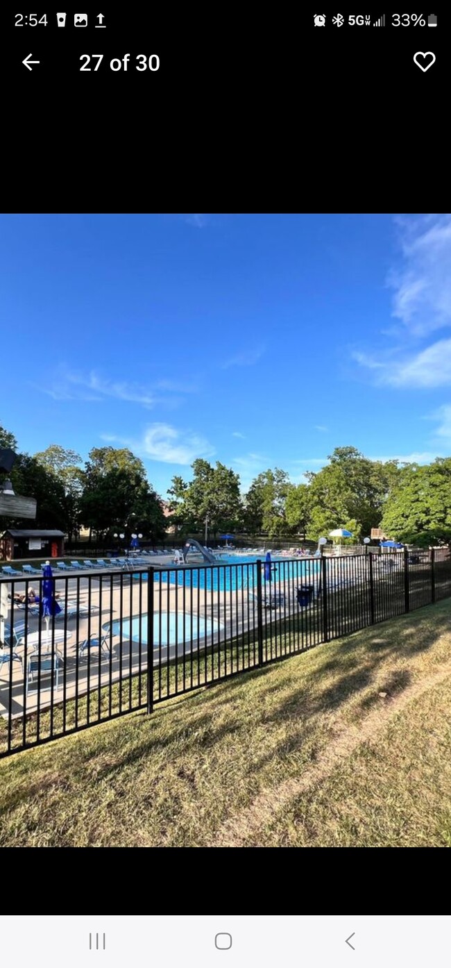 Building Photo - 619 Dlyn St