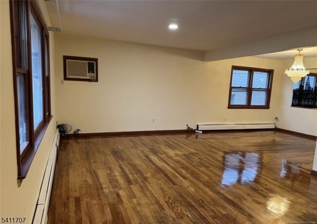 Building Photo - 4 Chestnut St