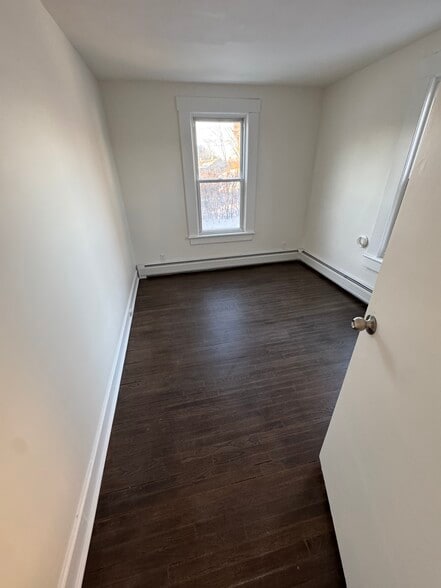 Building Photo - 7 Somers St