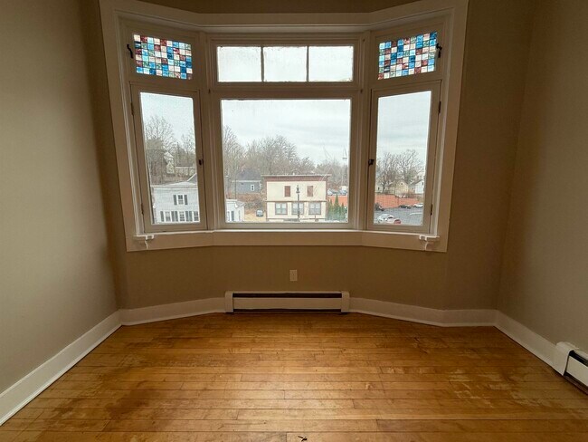 Building Photo - 408 Central St