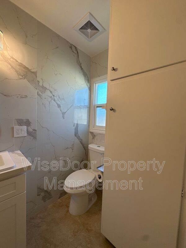 Building Photo - 5934 D