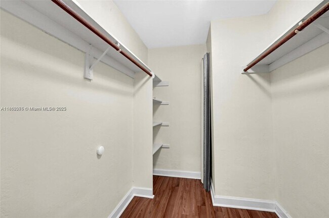 Building Photo - 9392 SW 77th Ave