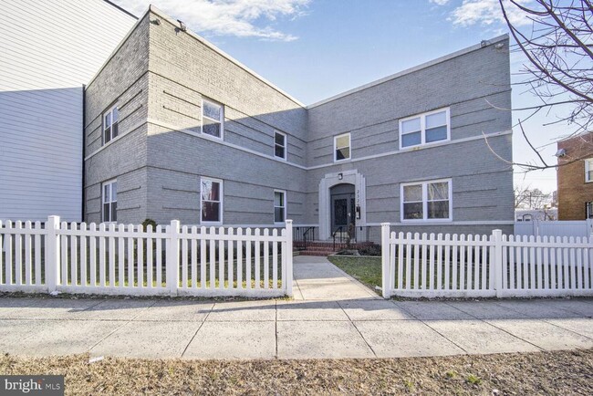 Primary Photo - 2329 Fairlawn Ave SE