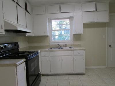 Building Photo - 5595 Edith St