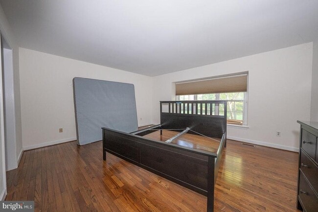 Building Photo - 205 Pennswood Rd