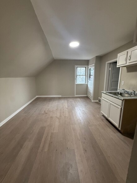 Building Photo - 6523 Lederer Ave