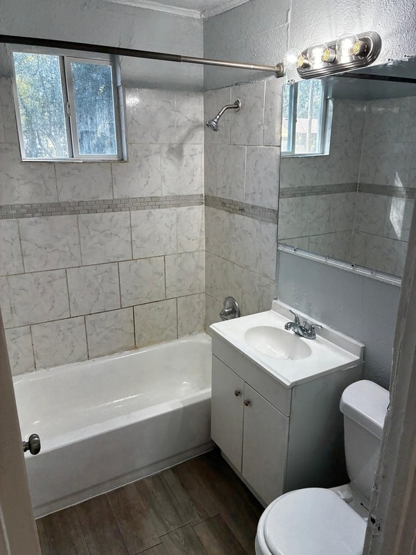 Building Photo - 314 Celery Ave S