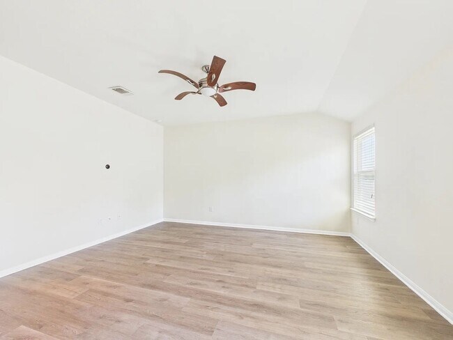 Building Photo - 607 Luna Vista Dr