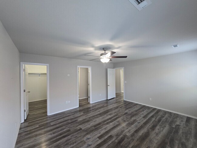 Building Photo - House for Rent near UofA