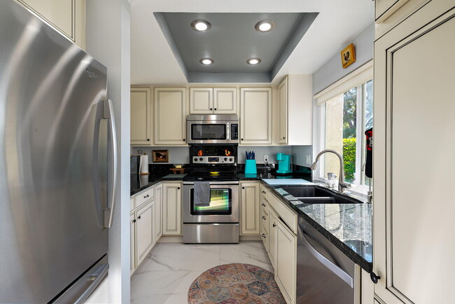 Building Photo - 6071 Hazeltine Plaza