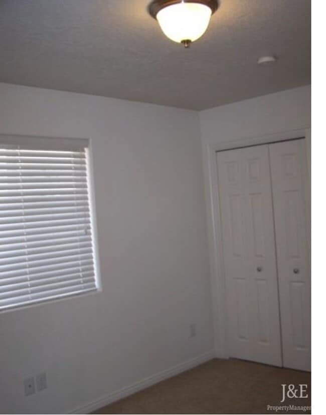 Building Photo - 341 N 500 W