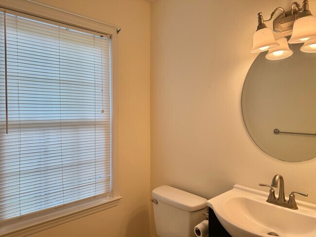 Building Photo - 502 Plantation Dr