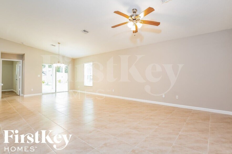 Building Photo - 1148 SW Ackard Ave