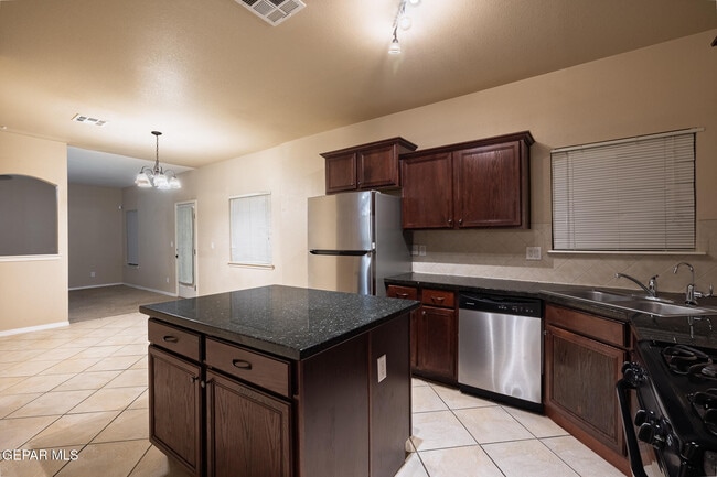 Building Photo - 14212 Otter Point Ct