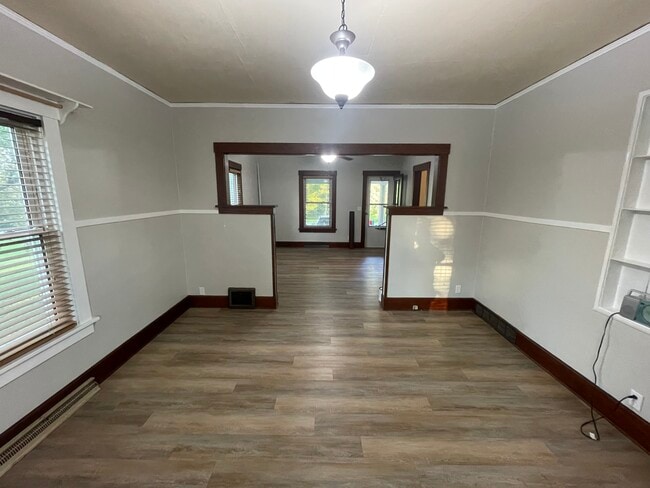 Building Photo - 401 N Polk St