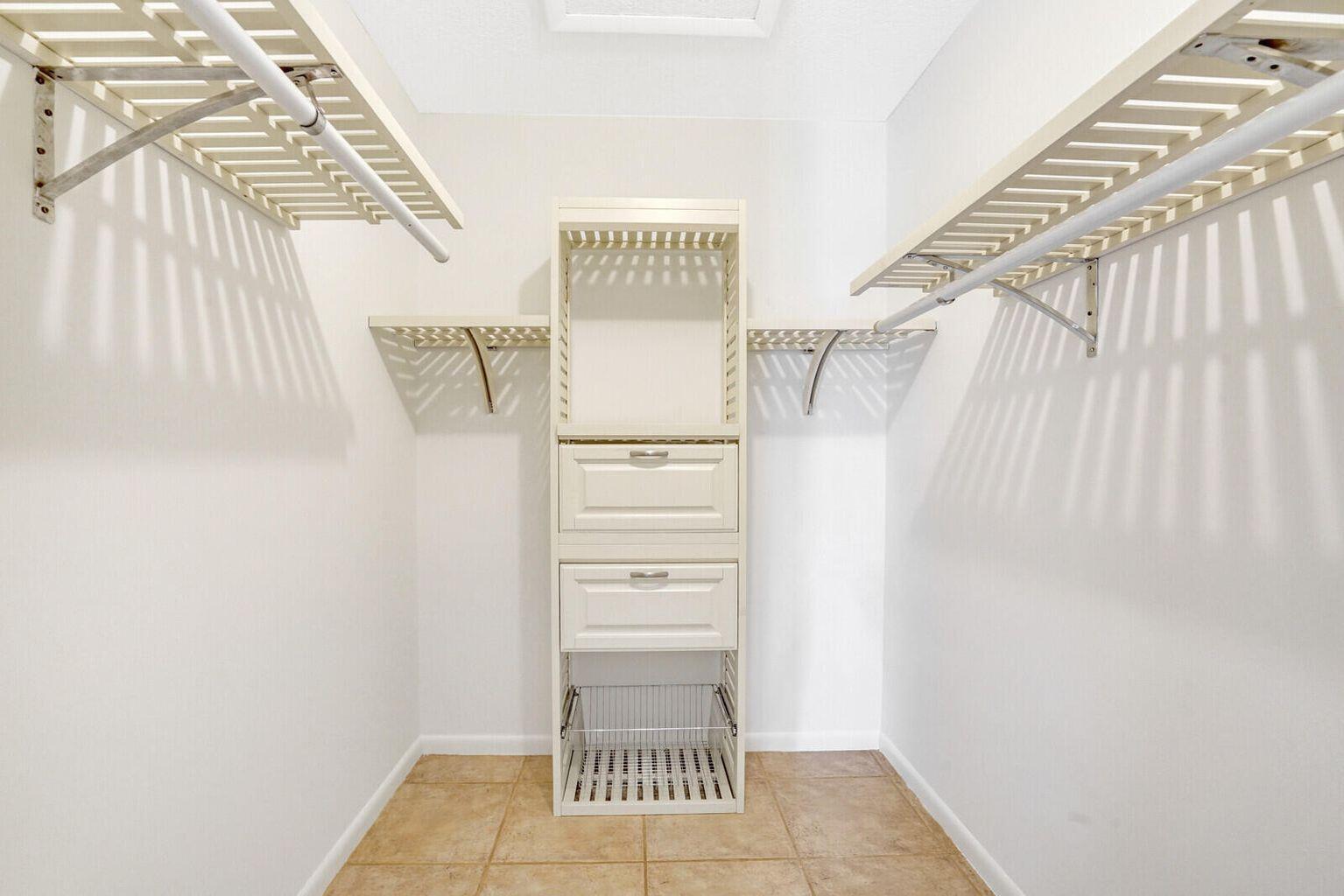 Building Photo - 9044 Pine Springs Dr