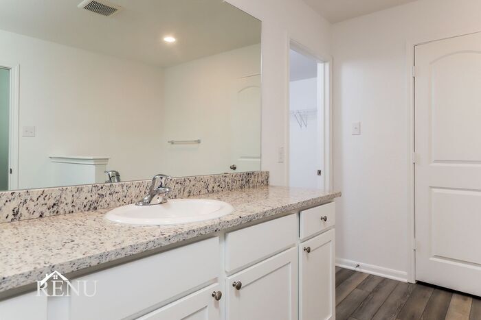 Building Photo - 2942 Jackson Smt