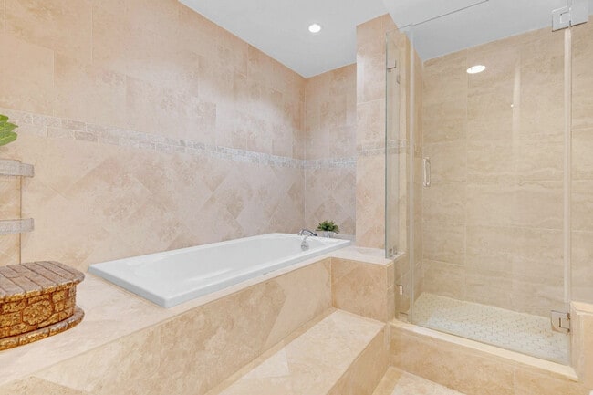 Building Photo - 4001 S Ocean Dr