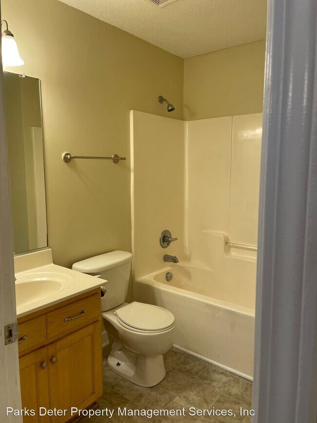 Building Photo - 3 br, 2 bath House - 889 Valiant Drive
