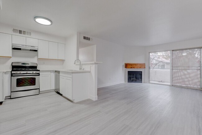 Building Photo - 3060 Tarpon