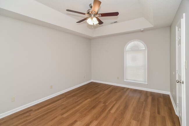 Building Photo - 12661 Dickens Ln