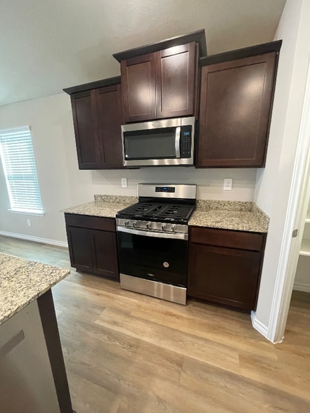 Building Photo - 1700 Robinson Dr