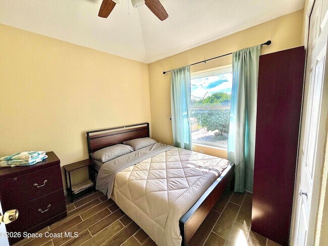 Building Photo - 799 Shell St