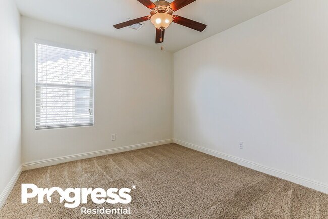 Building Photo - 5534 E Jaeger St