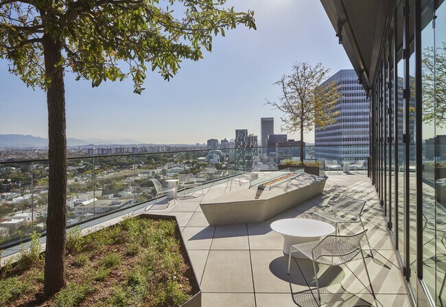 Building Photo - 6401 Wilshire Blvd