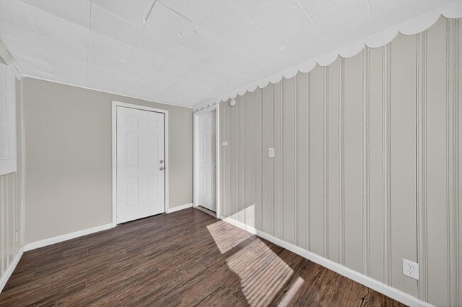 Building Photo - 115 Spring Garden Dr