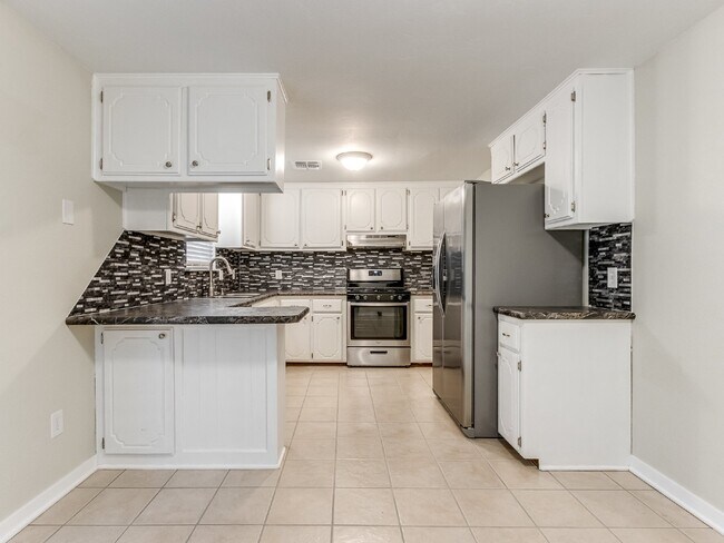 Building Photo - Super clean and updated!