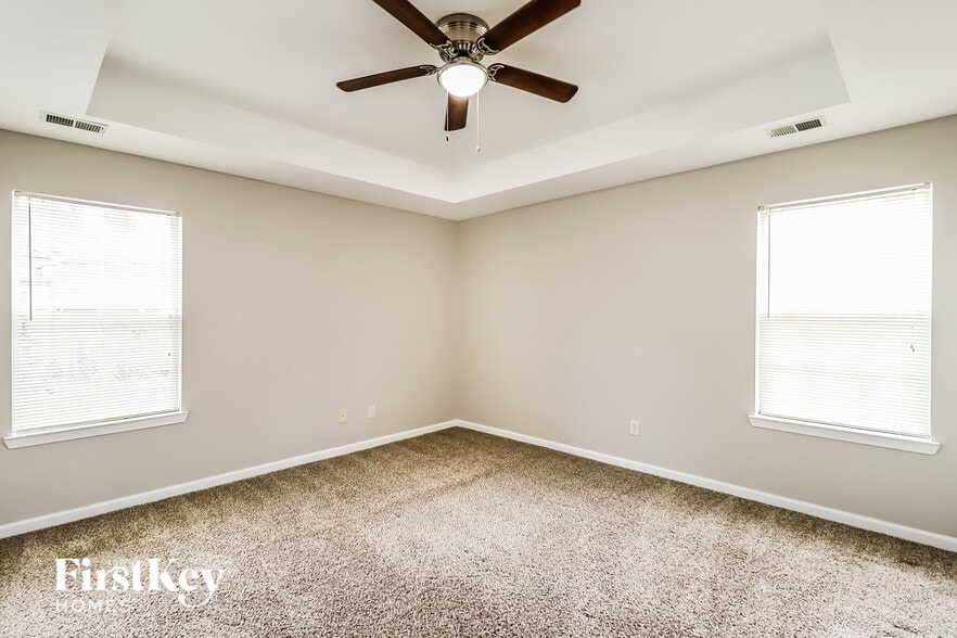 Building Photo - 243 Davis Dr