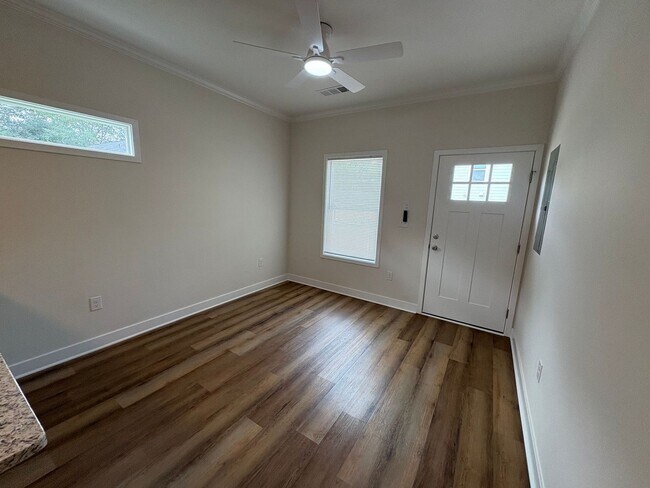 Building Photo - 185 S Barnett Shoals Rd