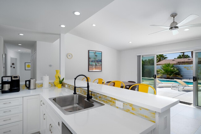 Building Photo - 2383 E Powell Rd