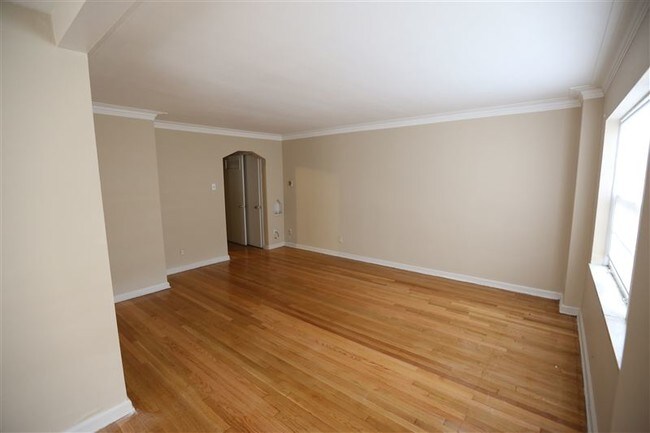 Building Photo - 2 br, 1 bath  - Palmer Park Plaza