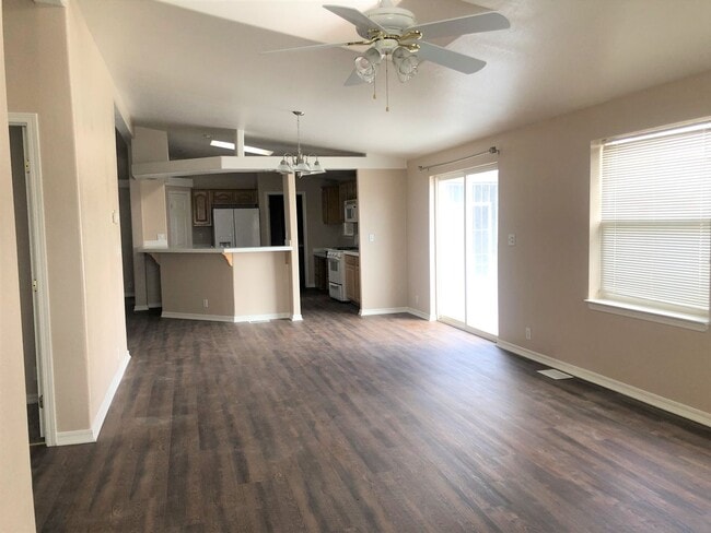 Building Photo - Coming Soon! Recently Remodeled Large Home!