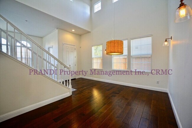 Building Photo - 14 Pizarro Ave