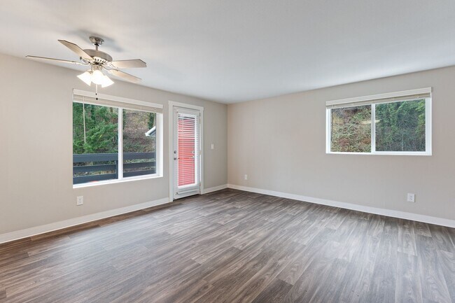 Building Photo - Come Home To An Amazing View! Remodeled Two Bedroom Two Bath! One Month Free!