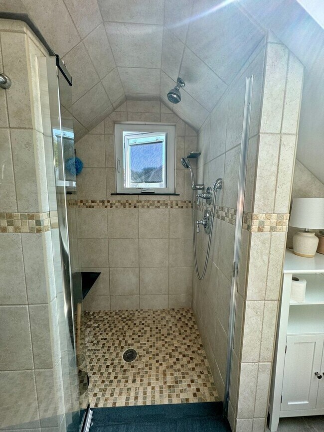 Building Photo - 3BD/1.5BA South Portland Single Family Home!! W/D In-Unit & Storage in Basement & Shed! Available...