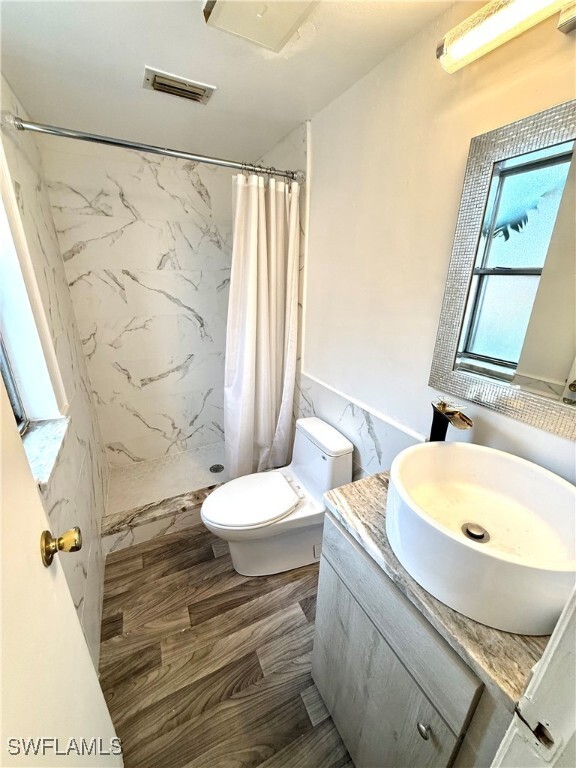 Building Photo - 12666 Kenwood Ln