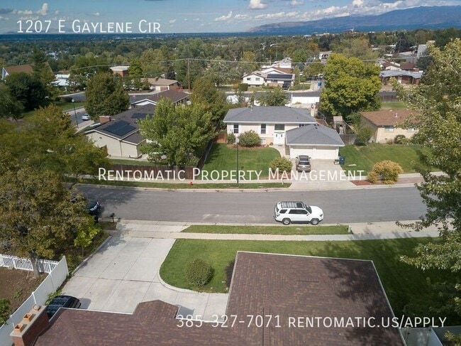 Building Photo - 1207 E Gaylene Cir