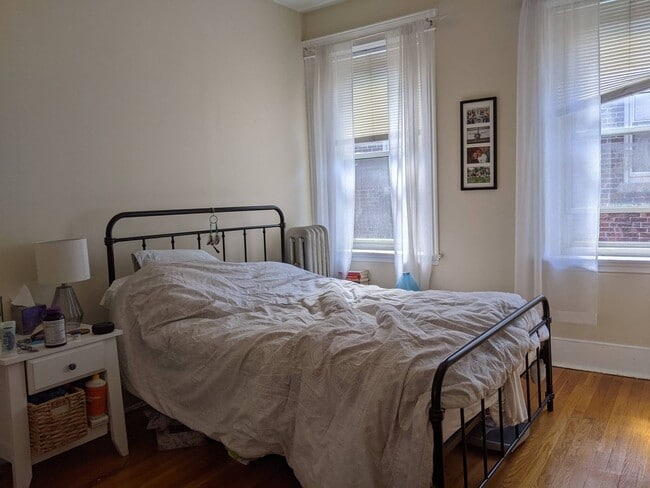 Building Photo - Amazing 3 bed in Coolidge Corner...