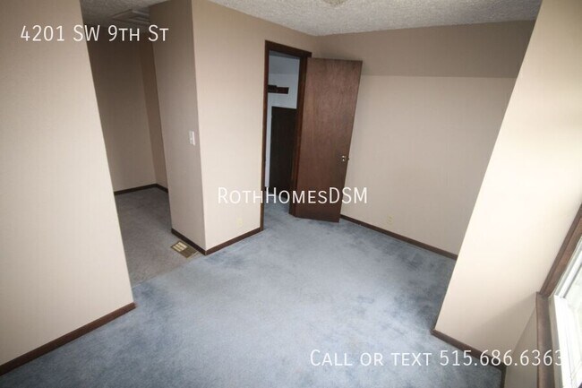 Building Photo - 4201 SW 9th St