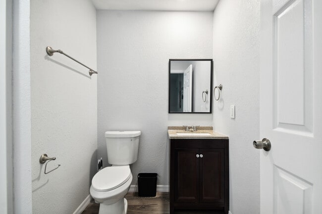 Building Photo - 1051 Dogwood Dr