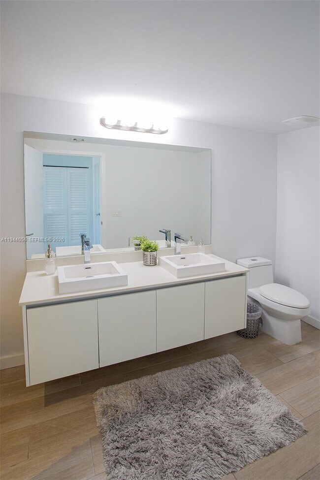 Building Photo - 1600 SW 1st Ave