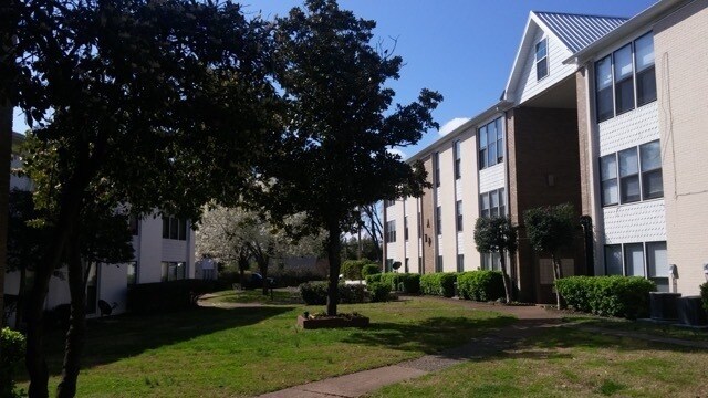 Building Photo - 246 White Bridge Rd