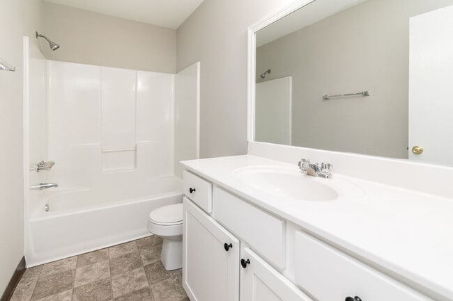 Building Photo - 1207 Middleneck Dr