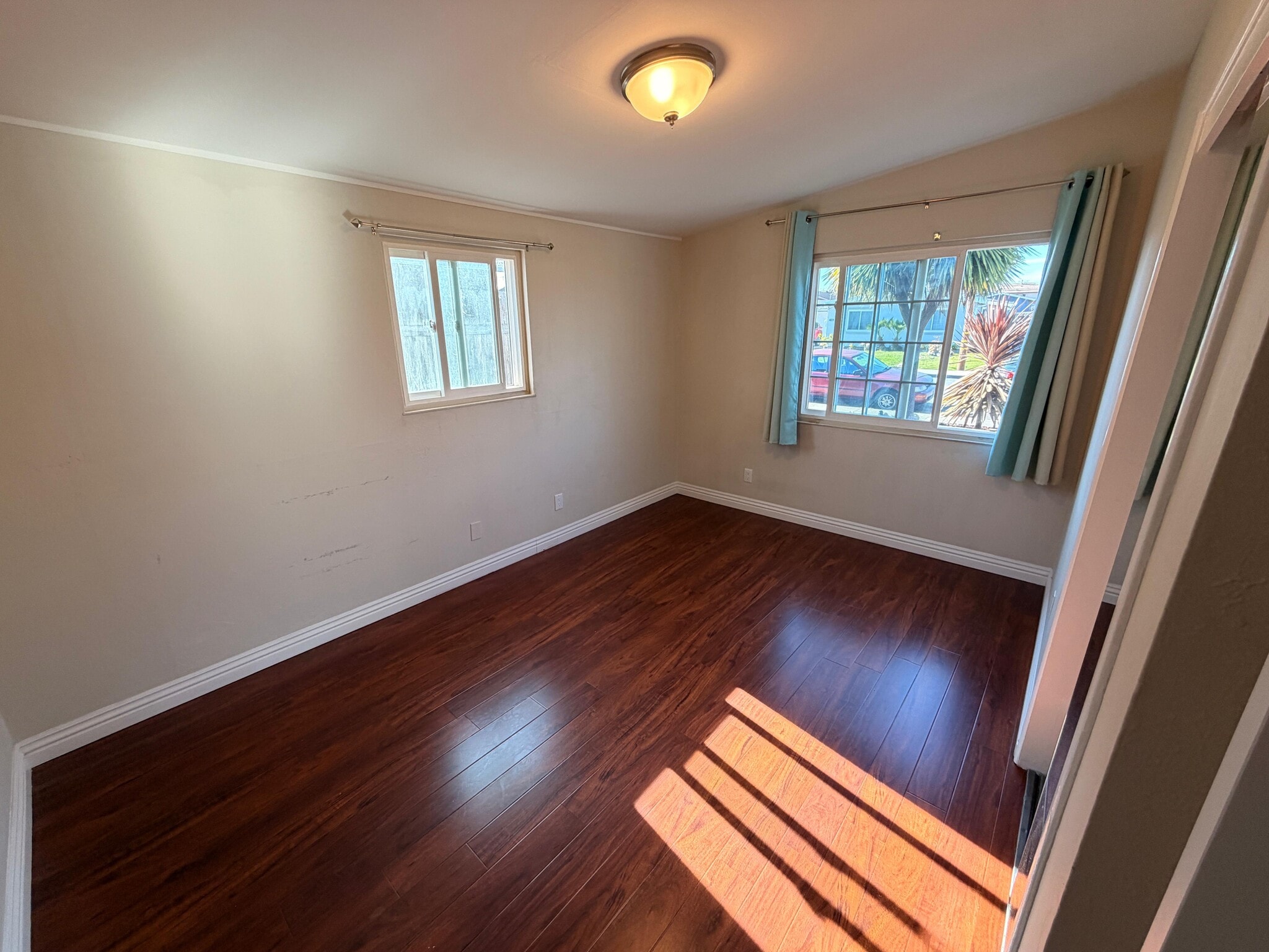 Building Photo - 4444 Millard Ave