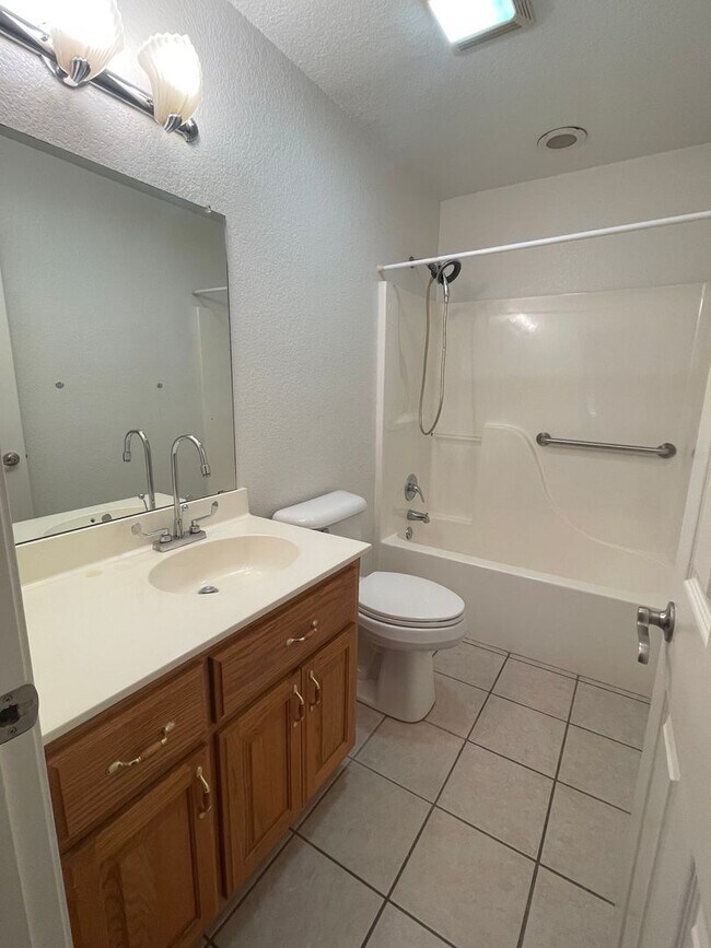 Building Photo - Spacious Home for Rent